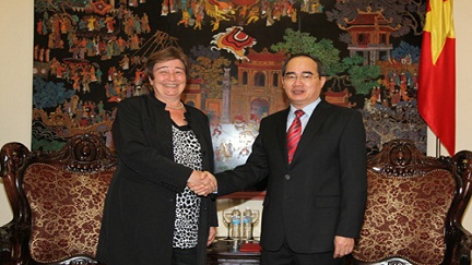 ຮອງນາຍົກລັດຖະມົນຕີ ຫງວຽນທ້ຽນເຍີນ ຕ້ອນຮັບເລຂາທິການໃຫຍ່ອົງການແລກປ່ຽນ ມະຫາບັນດິດ ເຢຍລະມັນ